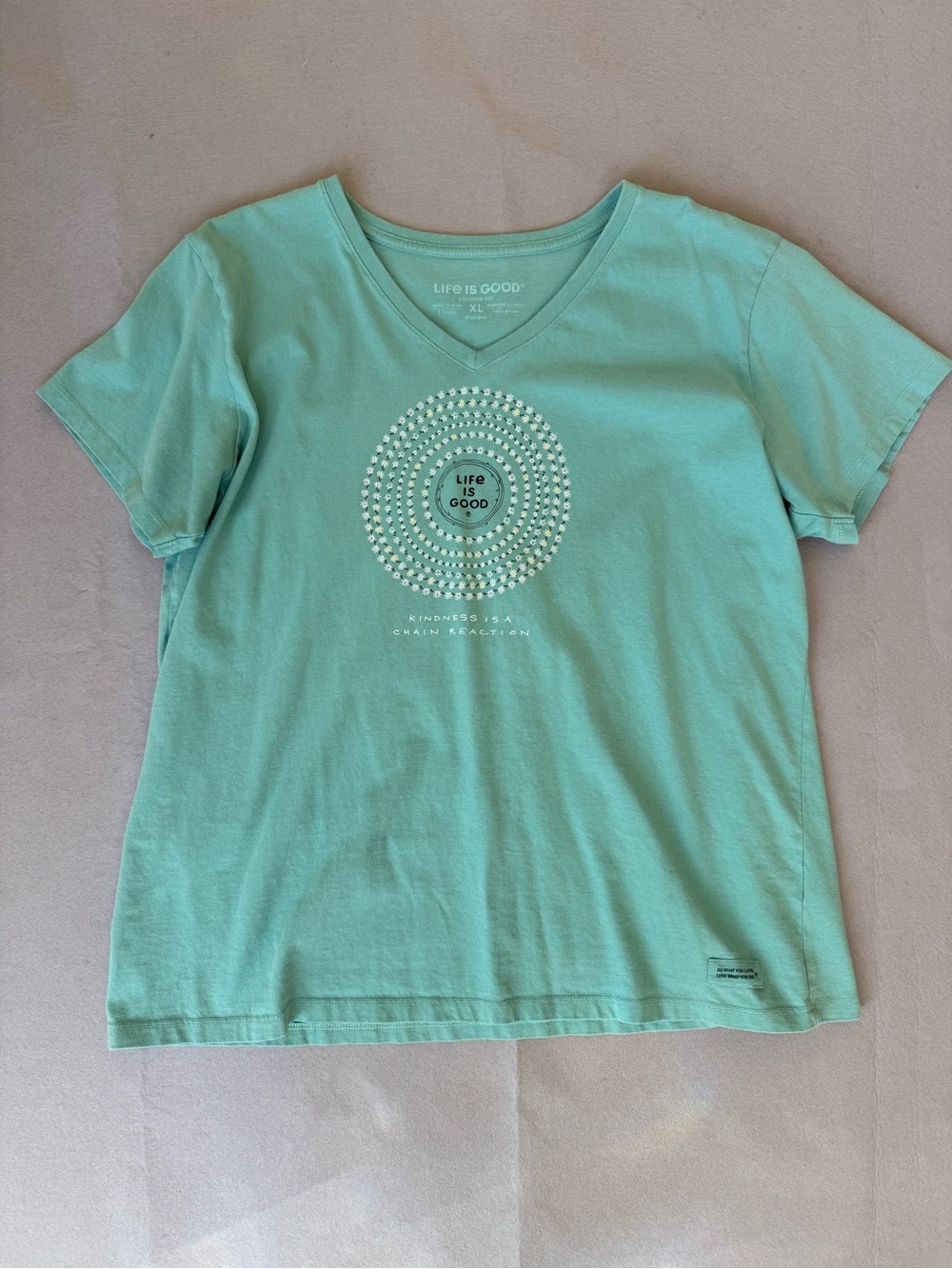 Life Is Good Kindness is a Chain Reaction Women’s V-Neck Crusher Tee - Size XL